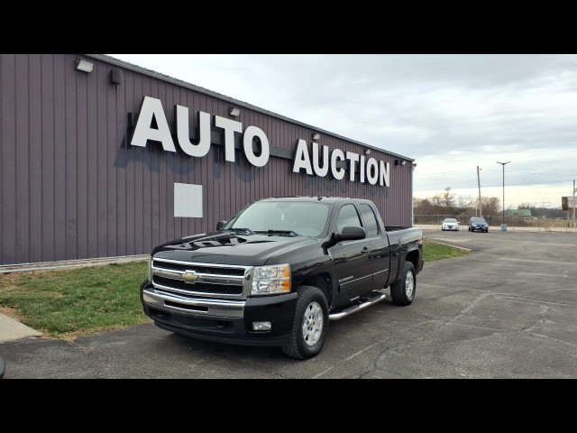BUY CHEVROLET SILVERADO 1500 2011 4WD EXT CAB 143.5